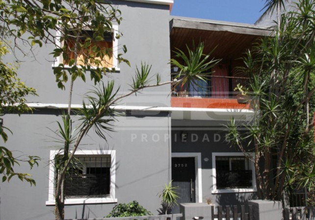 Venta de Casa Multifuncional en Olivos.