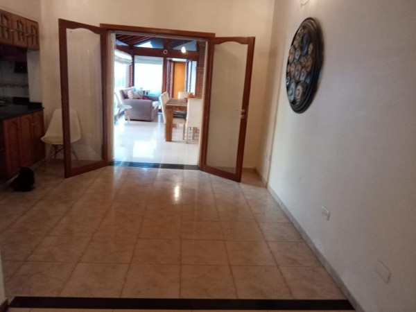 Venta de Excelente Casa en Palomar - Permuta.