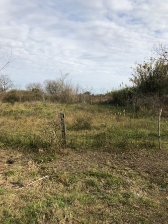 Venta de 2 lotes en Lezica y Torrezuri 