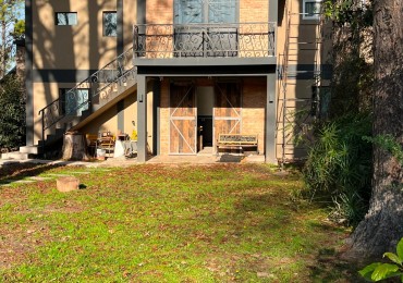 Lote Con 3 Casas, 1 Tipo Loft Mas Pileta Y Taller